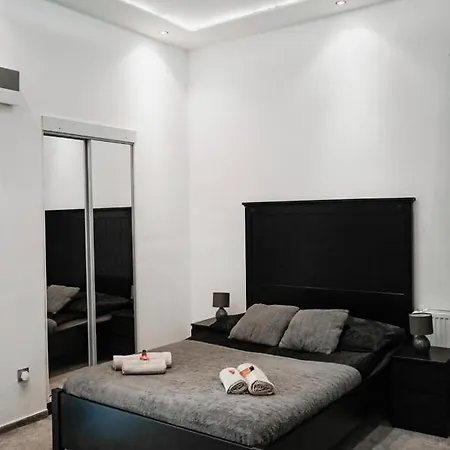 Deluxe Minimal * Budapešť